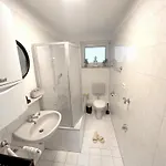 Vaz Haus Langerfeld Fuer Monteure, Tv, Wlan, Kueche, Nahe 3m Und Ede Lägenhet