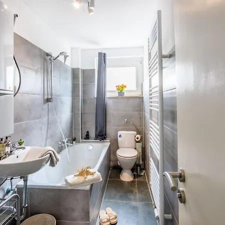 Apartment Vaz Langerfeld Fuer Fachkraefte Und Monteure, Tv, Wlan, Kueche, Nahe 3m Und Ede