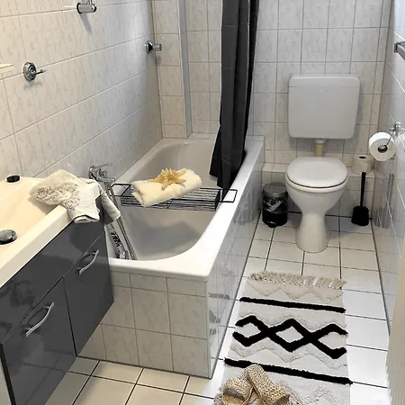 Apartment Vaz Langerfeld Fuer Fachkraefte Und Monteure, Tv, Wlan, Kueche, Nahe 3m Und Ede *