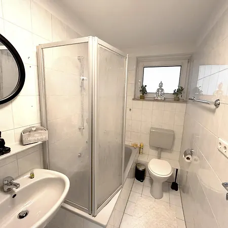 Vaz Haus Langerfeld Fuer Monteure, Tv, Wlan, Kueche, Nahe 3m Und Ede 아파트 부퍼탈