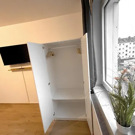 아파트 Vaz Haus Langerfeld Fuer Monteure, Tv, Wlan, Kueche, Nahe 3m Und Ede 부퍼탈